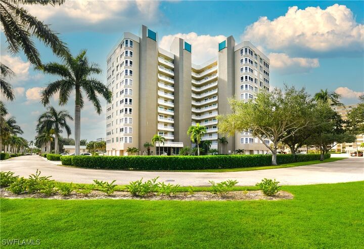 Property Photo:  21 Bluebill Avenue 403B  FL 34108 