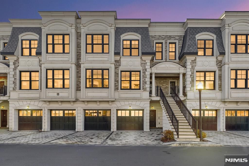 Property Photo:  44 Marquis Court 44  NJ 07020 