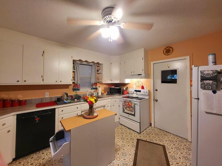 Property Photo: 302 2nd Avenue SE MN 56529