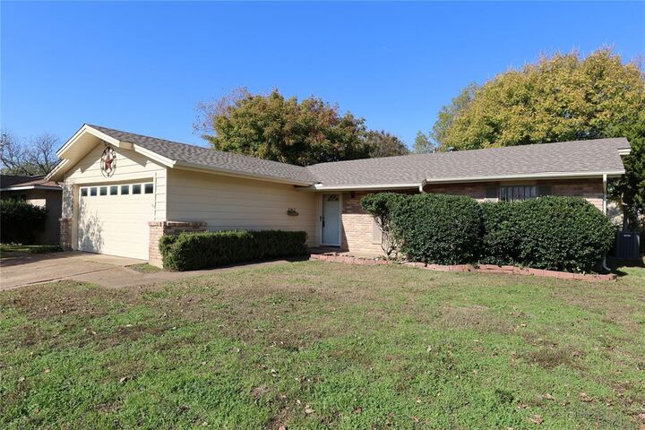 Property Photo: 4649 Western Oaks Drive TX 75211