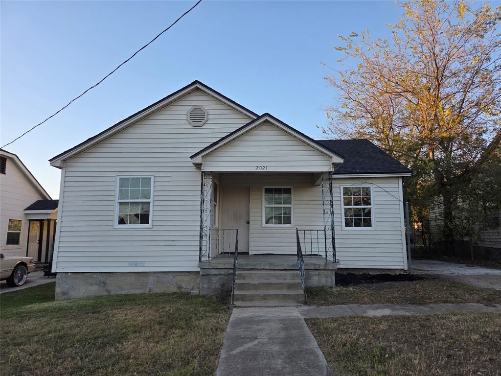 Property Photo: 2021 Gurley Avenue TX 76706