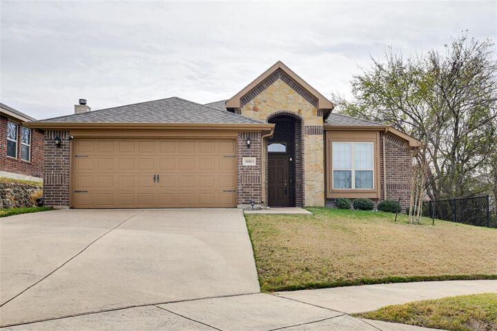 Property Photo:  10813 Valor Trail  TX 76108 