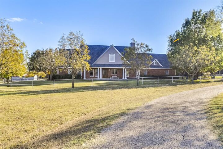Property Photo: 350 Turner Warnell Road TX 76063