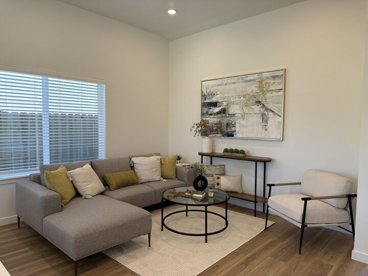 Property Photo: 603 NE Arnold Street 175 OR 97741