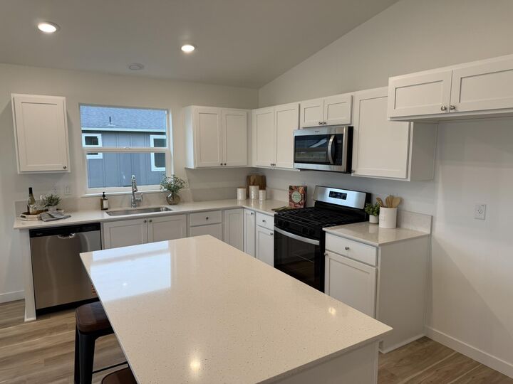 Property Photo: 603 NE Arnold Street 175 OR 97741