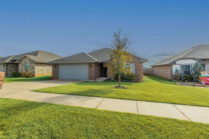 Property Photo: 3806 Mistwood Place OK 73026