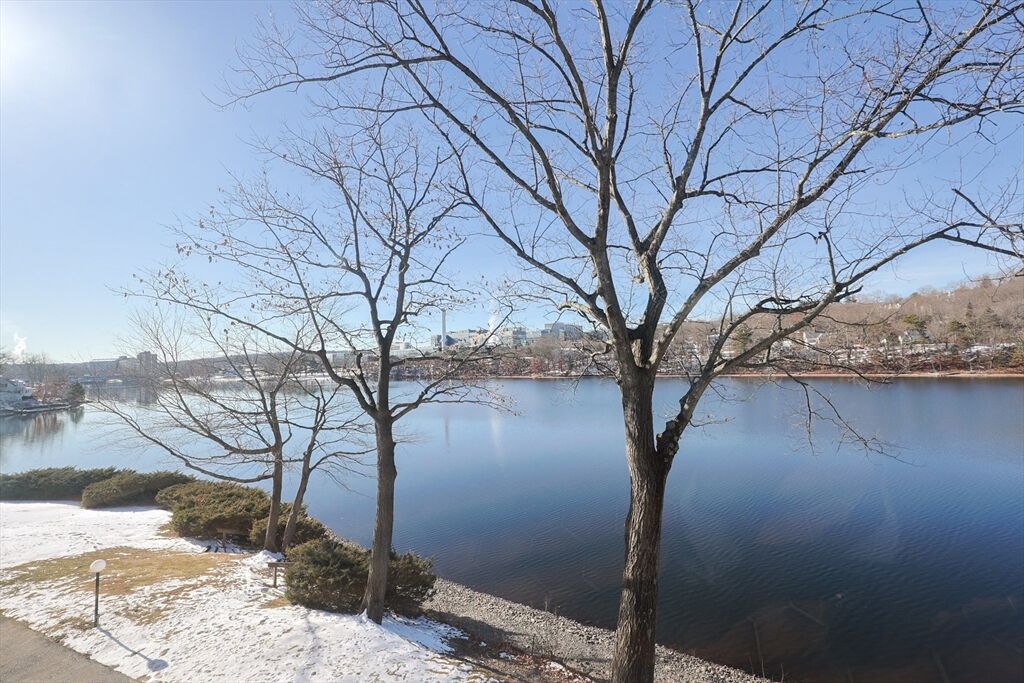 Property Photo:  15 Eaglehead Ter 5  MA 01545 