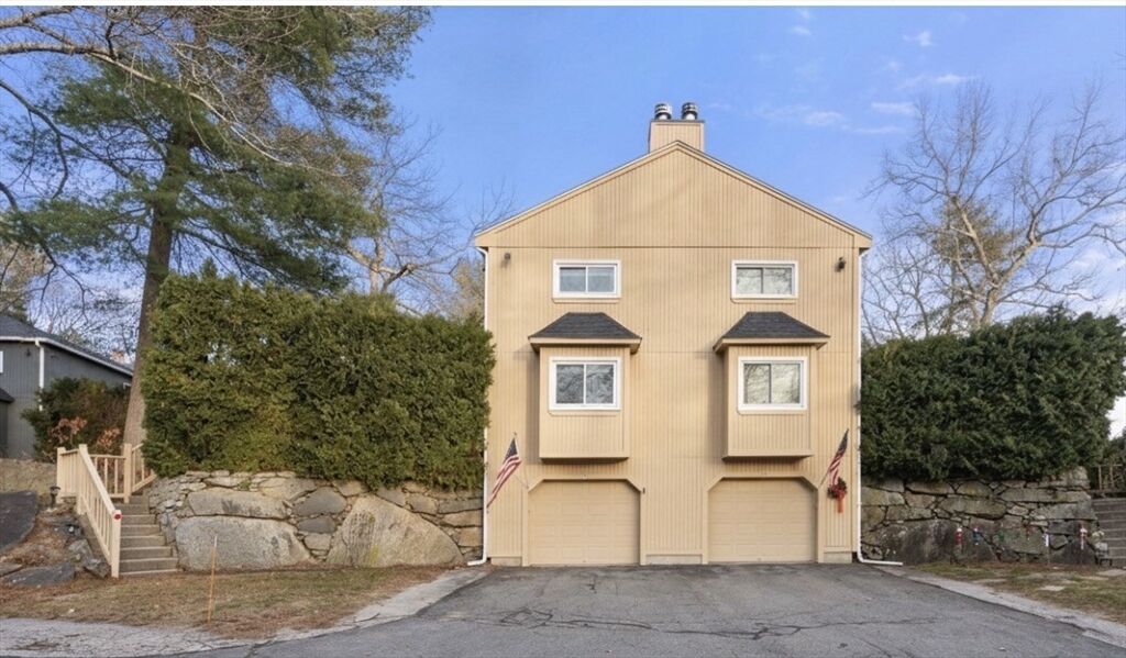 Property Photo:  7 Gentry Ln 7  MA 01569 