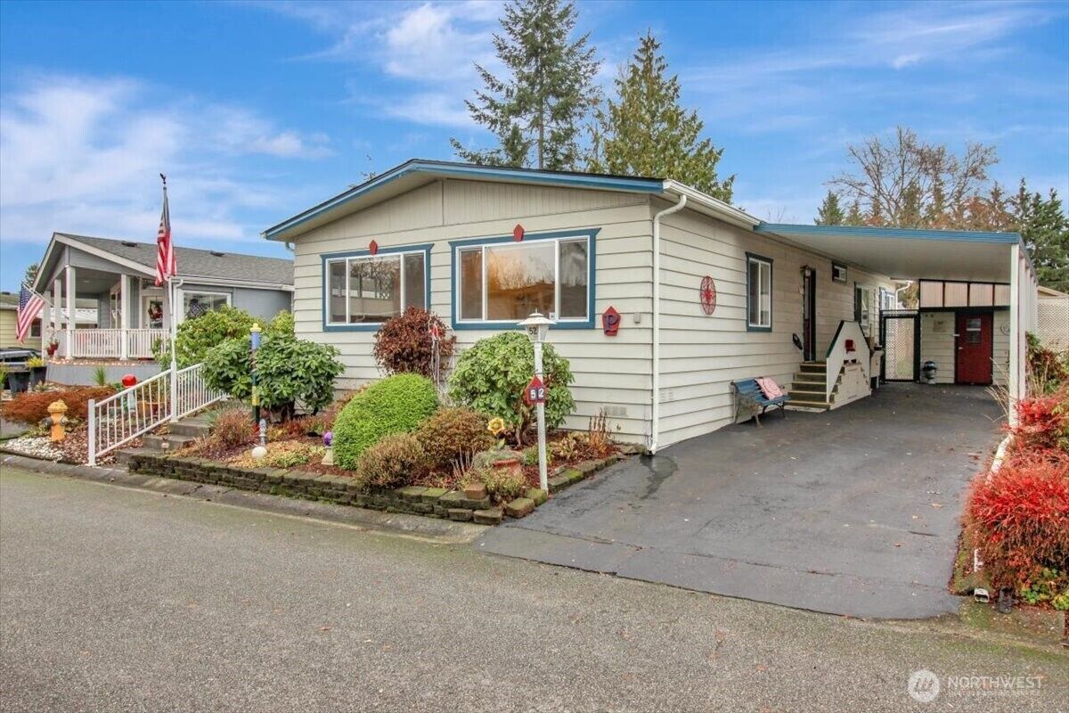 Property Photo: 815 124th St SW 52 WA 98204