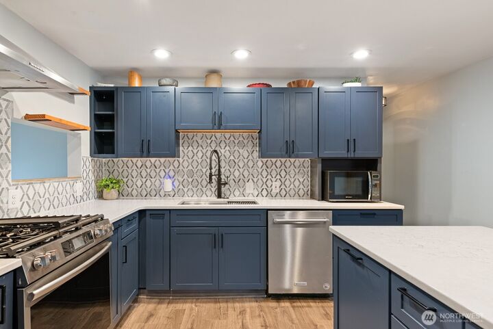 Property Photo:  1705  36th Street  WA 98221 