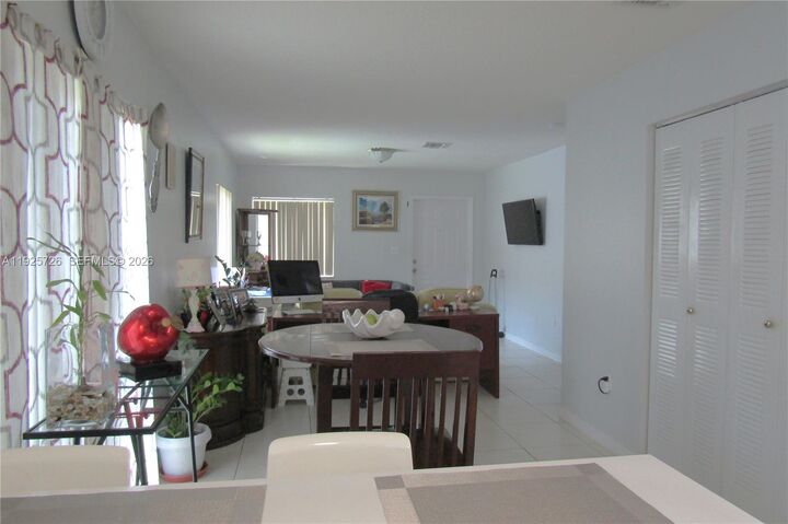 Property Photo:  942 SW 8th Pl  FL 33034 