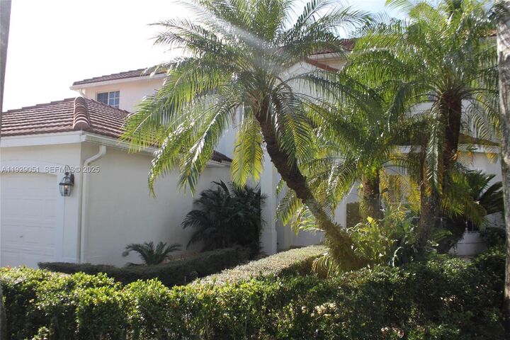 Property Photo: 2568 Jardin Pl 2568 FL 33327