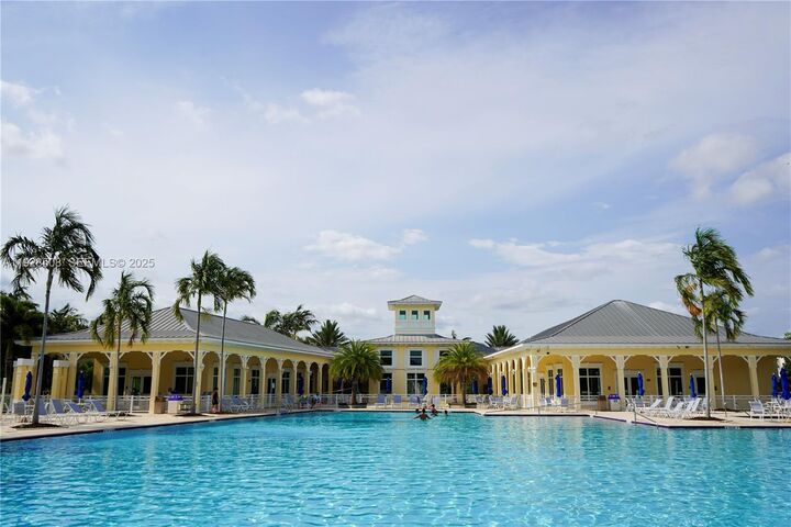 Property Photo: 3334 NE 3rd Dr FL 33033