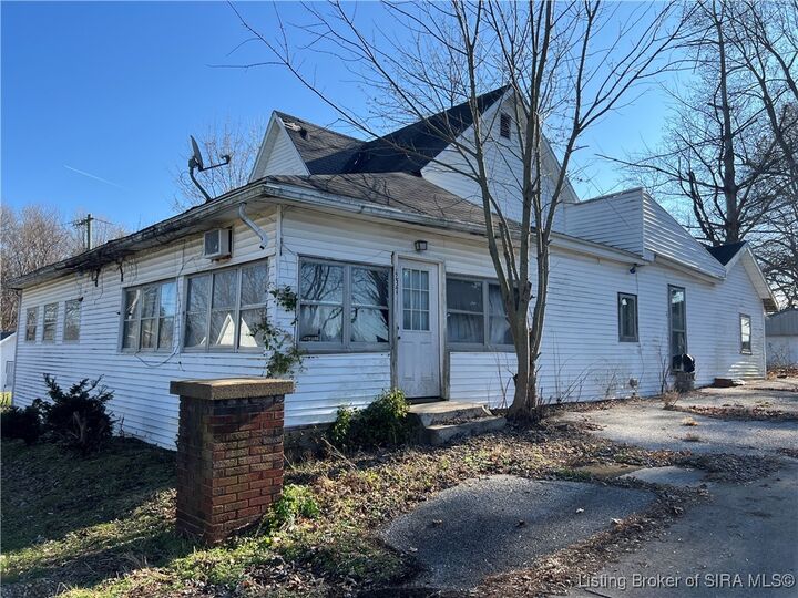 Property Photo: 237 E Oak Street IN 47108