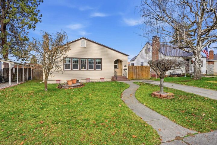 Property Photo: 1023 E Queen Ave WA 99207