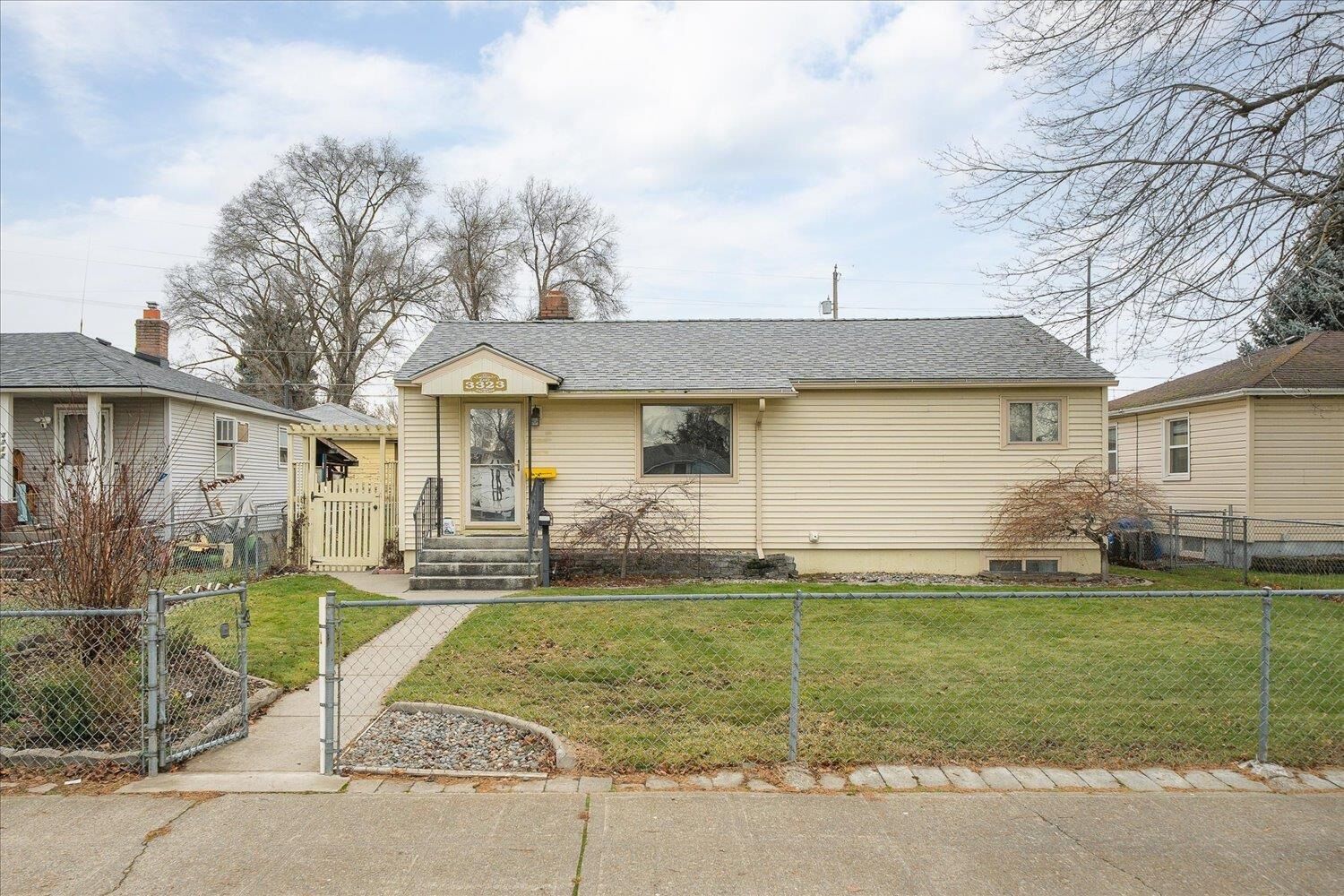 Property Photo: 3323 E Jackson Ave WA 99217