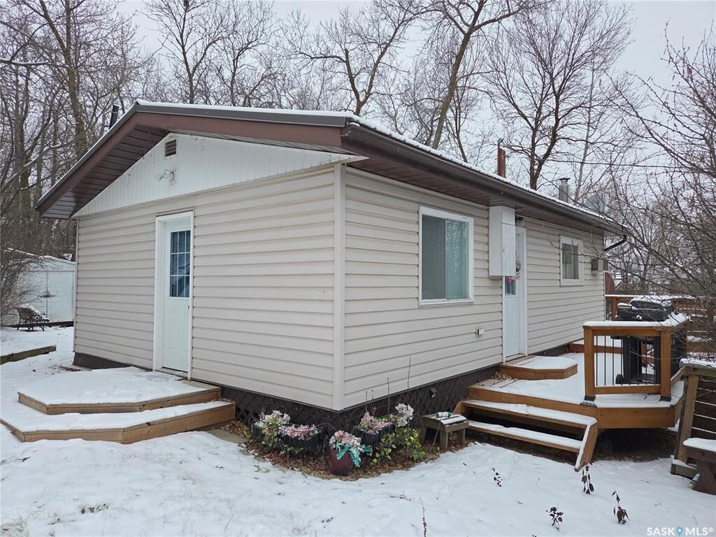Property Photo:  697 8th Street  SK S0C 0R0 