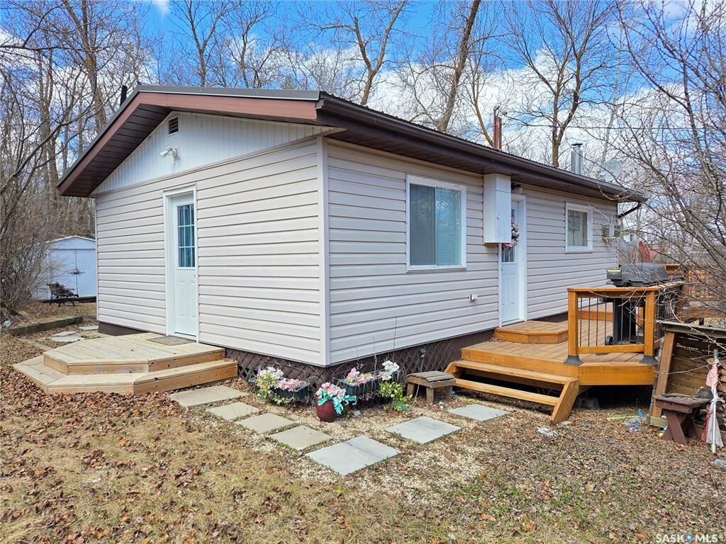 Property Photo:  697 8th Street  SK S0C 0R0 