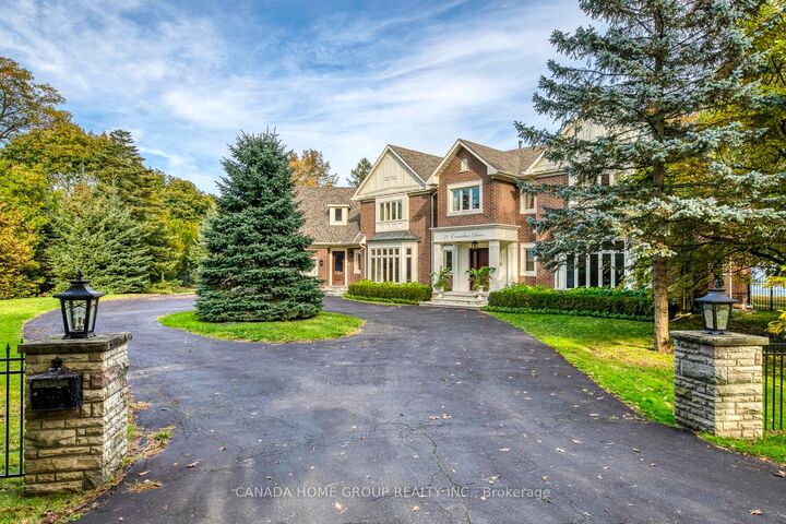 Property Photo: 21 Ennisclare Drive E ON L6J 4N3