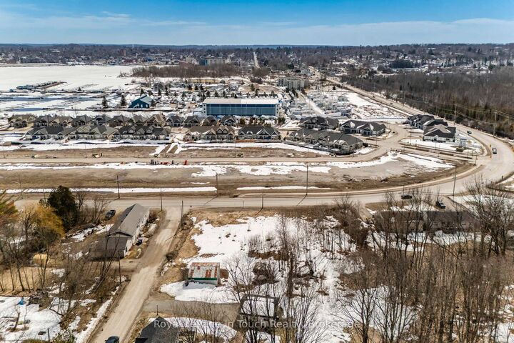 Property Photo:  204 Gianetto Drive  ON L4R 5J4 