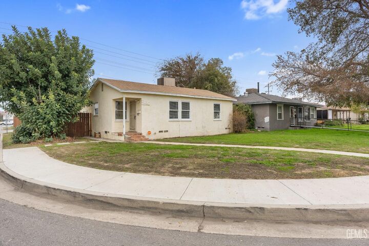 Property Photo: 3130 16th Street CA 93301