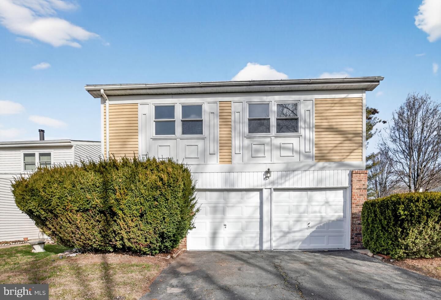 Property Photo:  102 Chesapeake Drive  PA 18940 