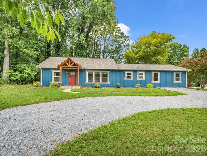 Property Photo: 611 Peniel Road NC 28722