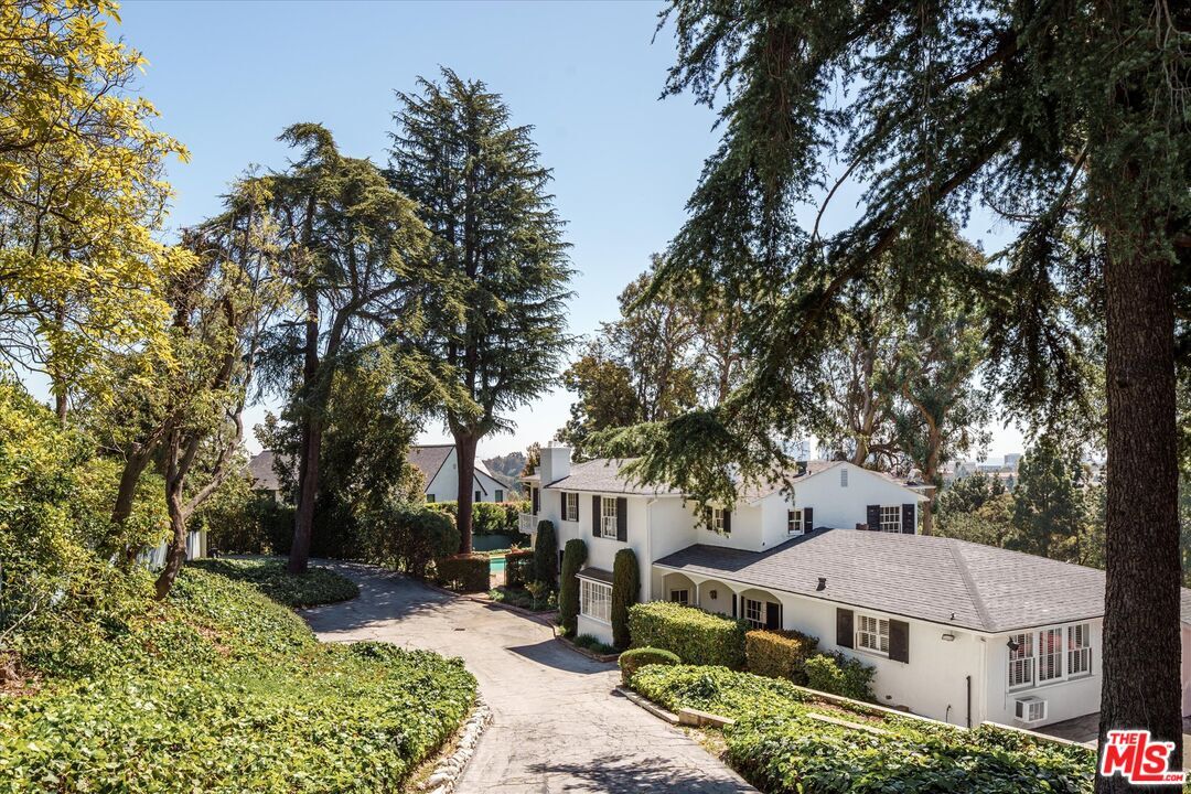 Property Photo:  10810 Ambazac Way  CA 90077 