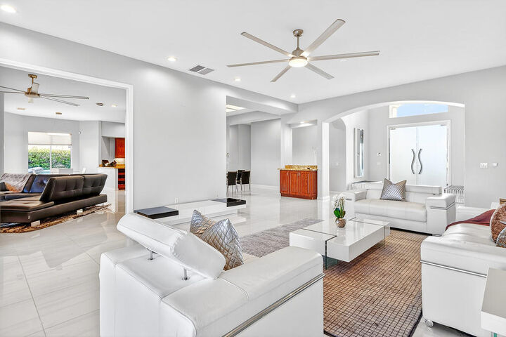 Property Photo:  5 Curie Court  CA 92270 