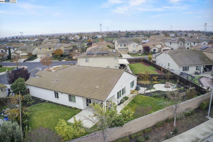 Property Photo:  917 Talaria Ct  CA 94561 