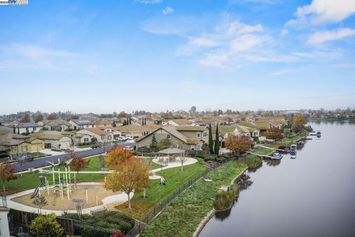 Property Photo:  917 Talaria Ct  CA 94561 