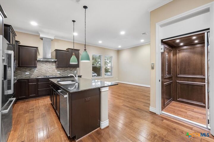 Property Photo: 1009 Highknoll Lane TX 78628