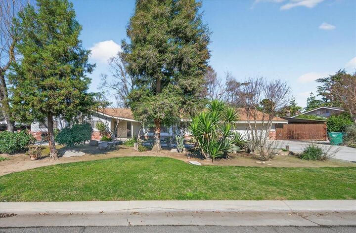 Property Photo:  5867 E Club View Drive  CA 93727 