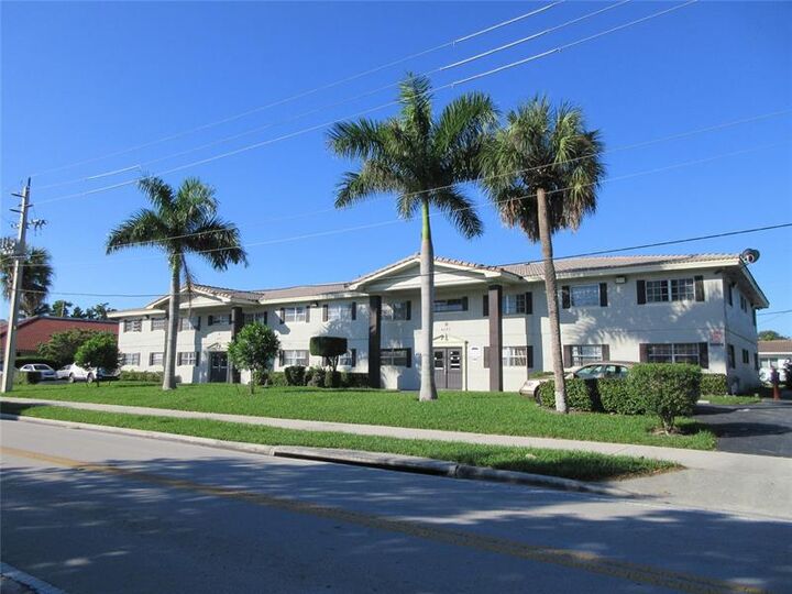 Property Photo: 4240 Woodside Dr 4 FL 33065