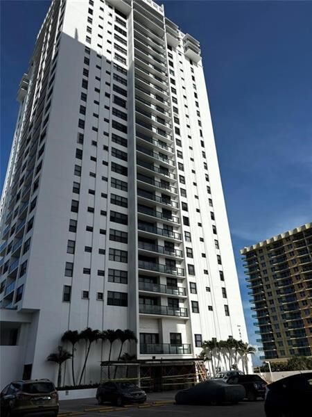 Property Photo: 2301 S Ocean Dr 606 FL 33019