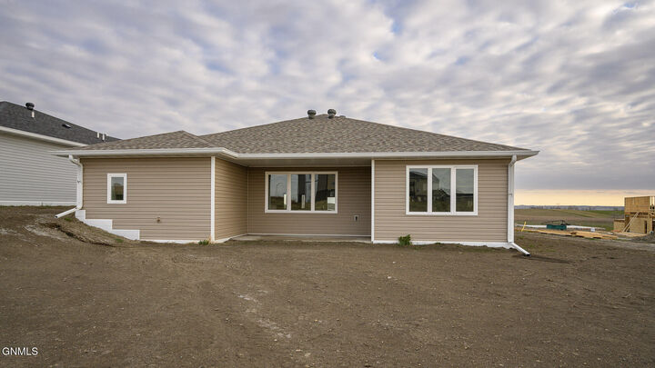 Property Photo:  1101 Beretta Street NW  ND 58554 