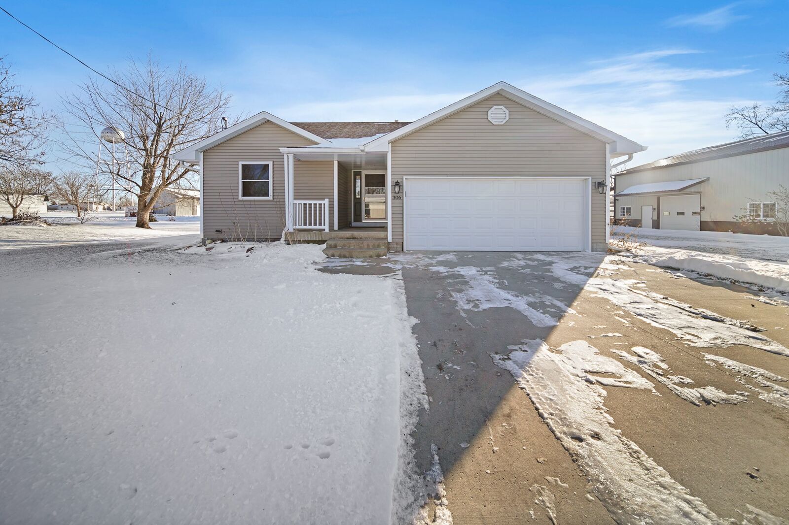 Property Photo:  306 Hubbell Street  IA 50243 