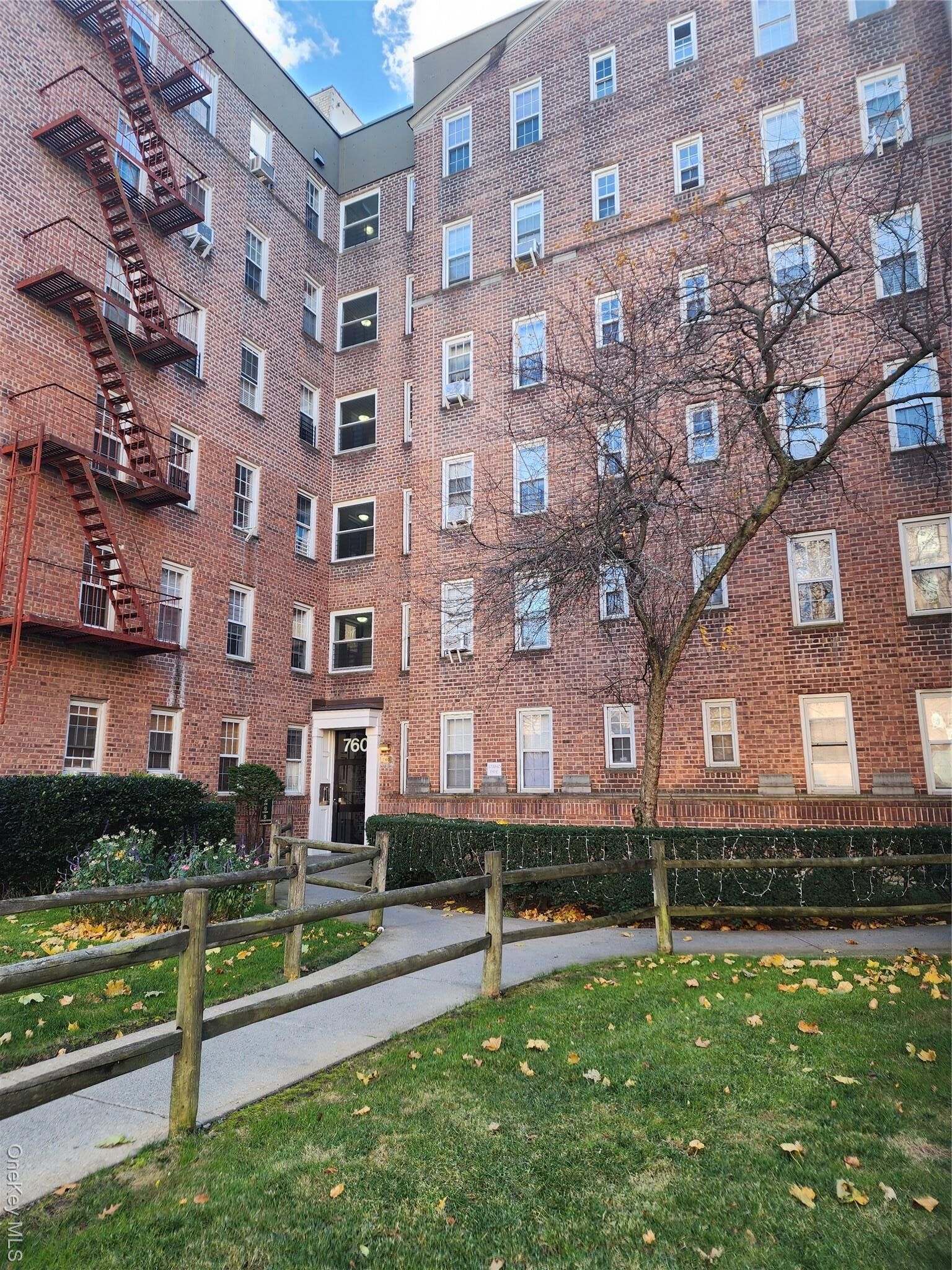 Property Photo:  760 Bronx River Road A-65  NY 10708 