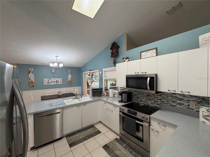 Property Photo: 6005 Promenade Court FL 34203