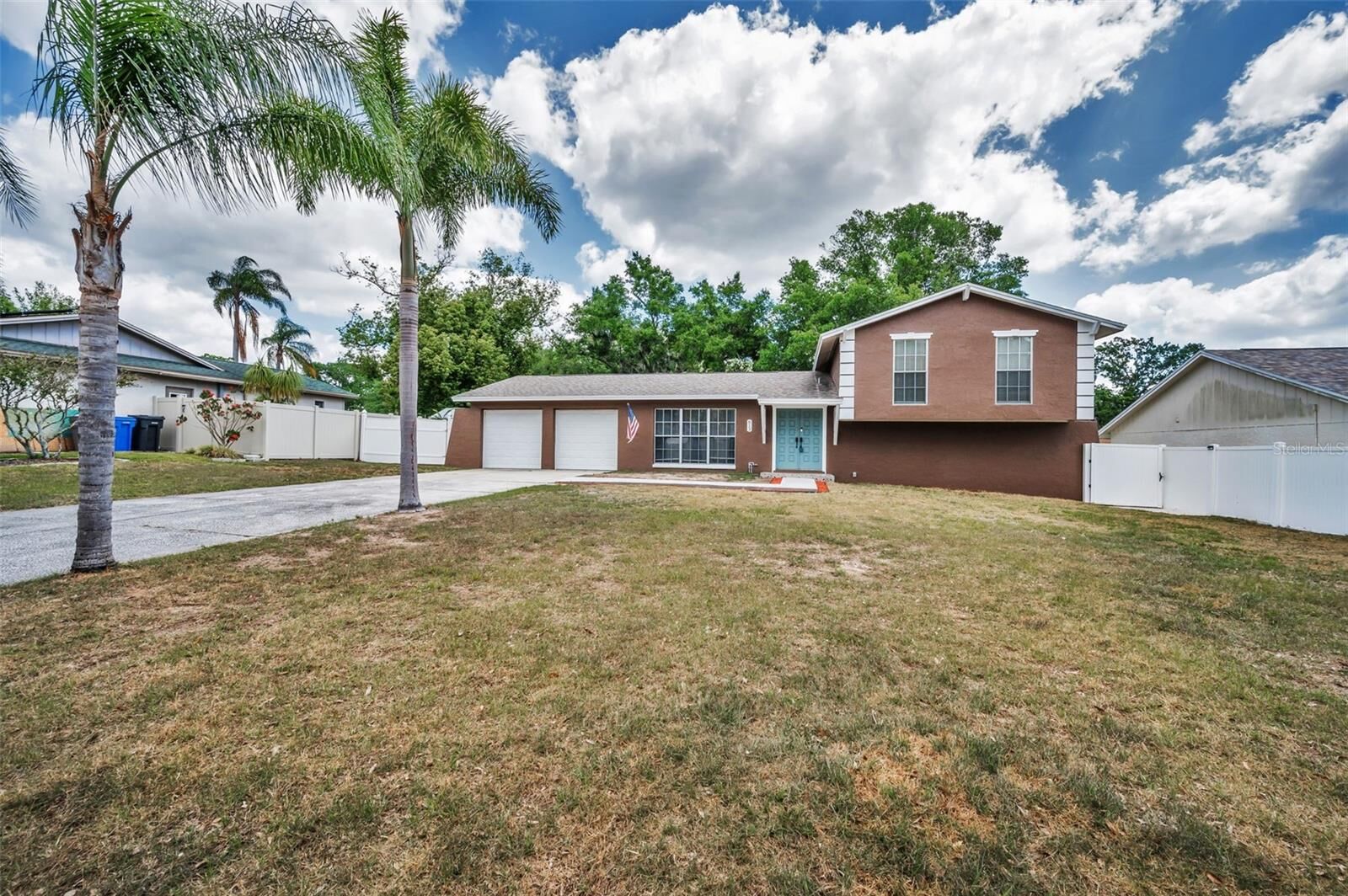 Property Photo: 613 Valley Hill Drive FL 33510