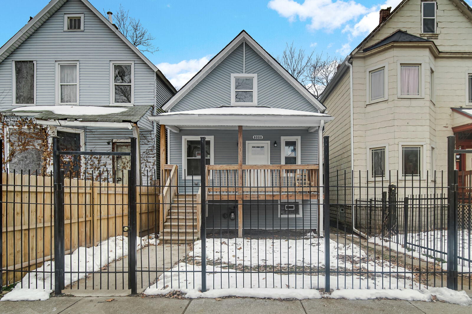 Property Photo:  8008 S Muskegon Avenue  IL 60617 