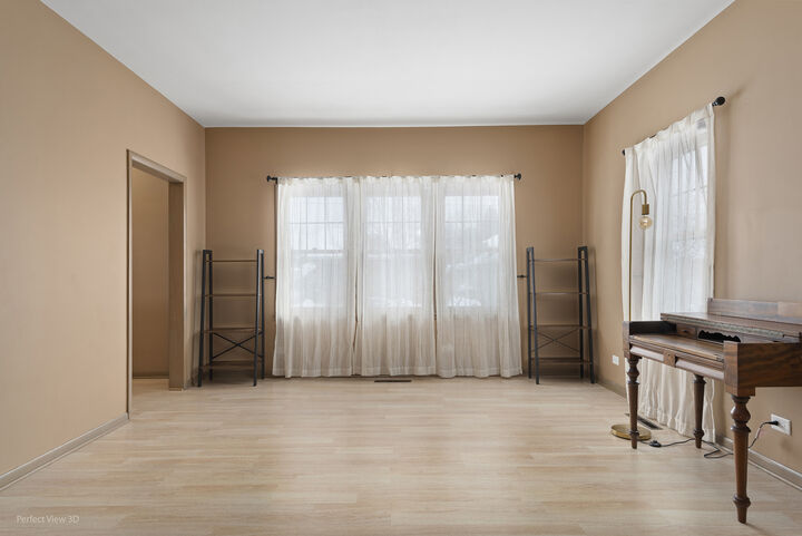 Property Photo: 12 N Du Bois Avenue IL 60123