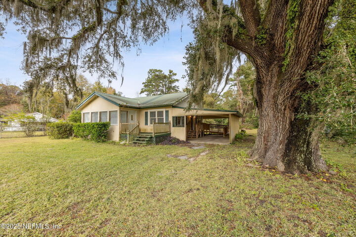 Property Photo: 463465 State Road 200 FL 32097