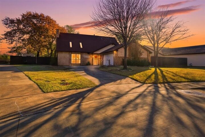 Property Photo: 6 Crest Court TX 75065