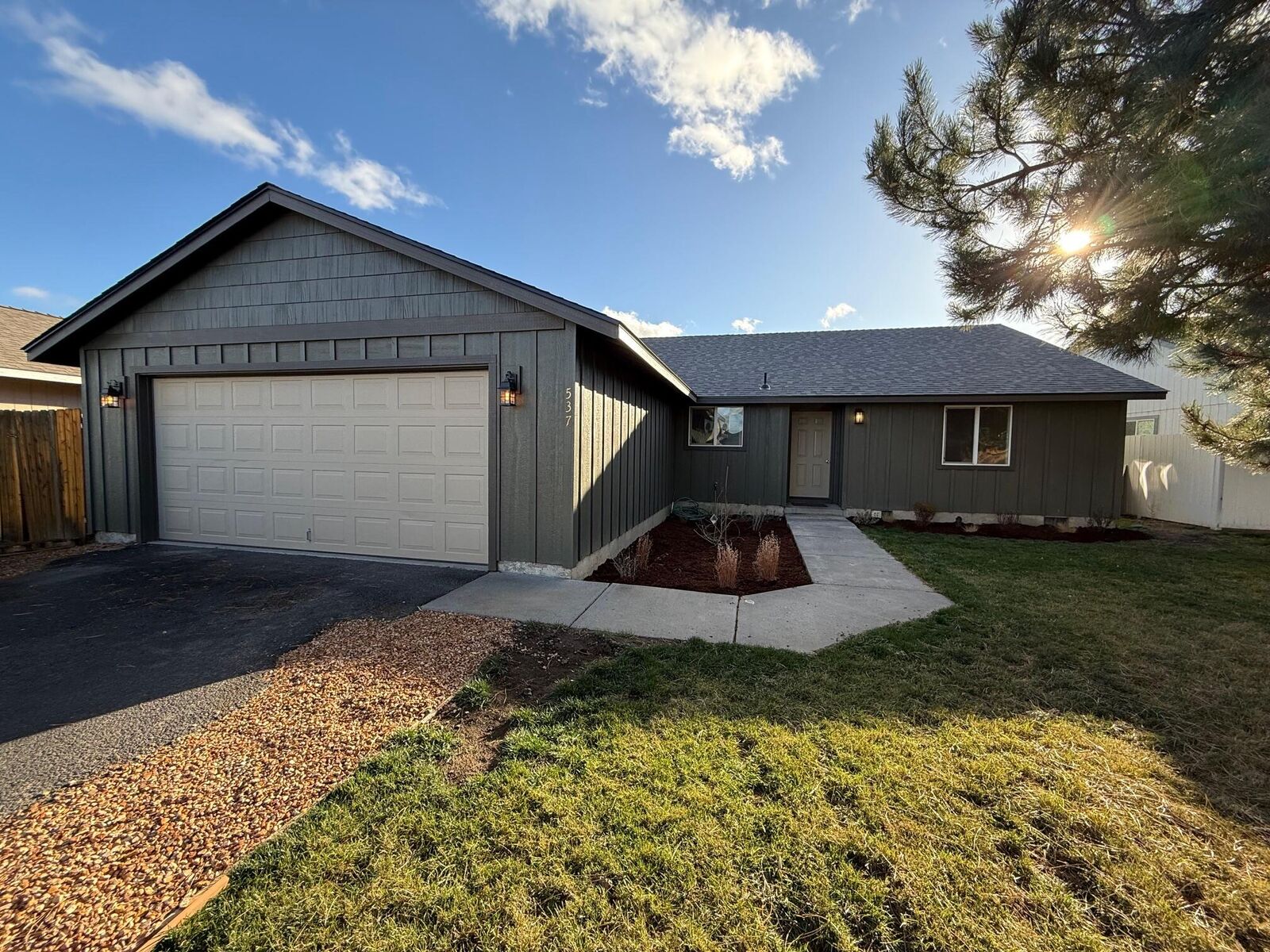 Property Photo:  537 SE Ponderosa Drive  OR 97741 