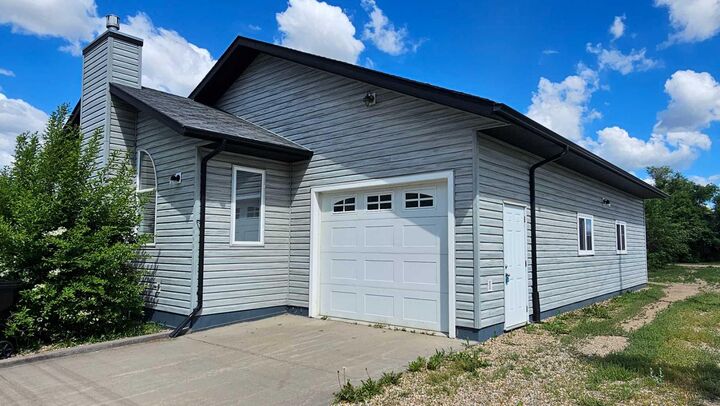 Property Photo: 5112 52 Avenue AB T0C 1B0