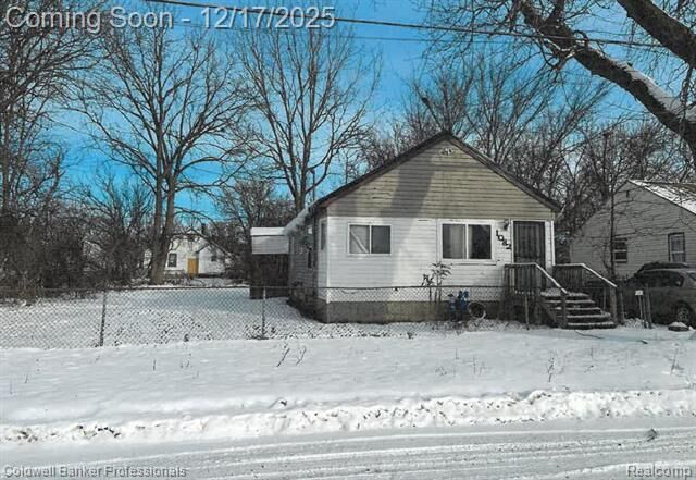 Property Photo:  1082 W Juliah Avenue  MI 48505 