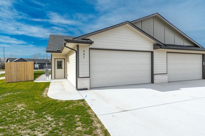 Property Photo: 481 E Harper St KS 67147-8948