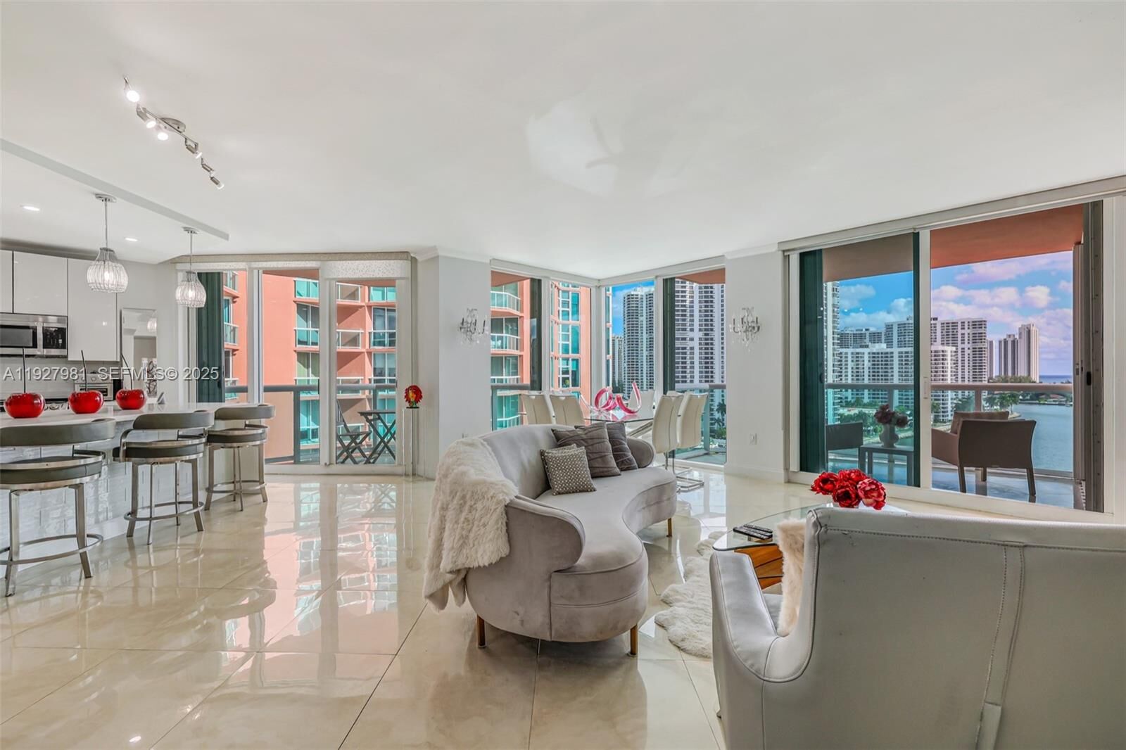 Property Photo: 3370 Hidden Bay Dr 1207 FL 33180