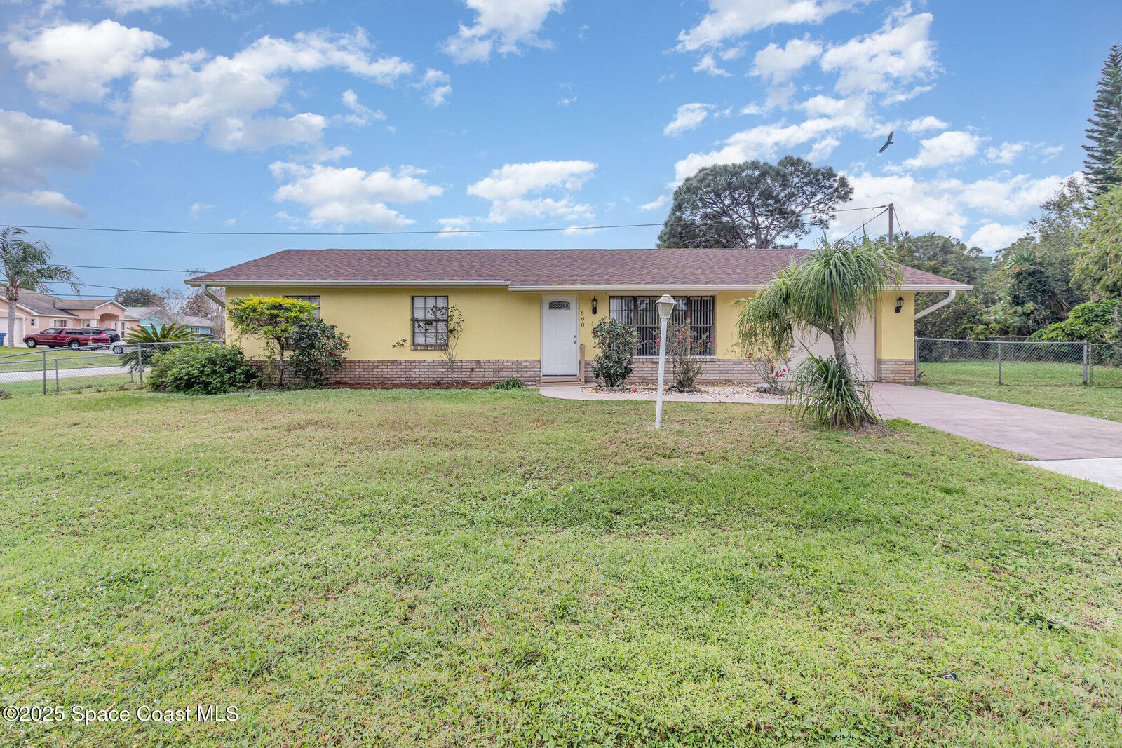Property Photo: 660 SE Grandeur Street SE FL 32909
